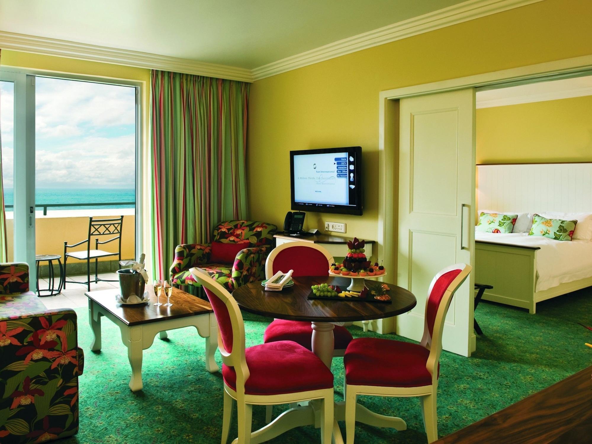 Hotel Wild Coast Sun Port Edward Esterno foto